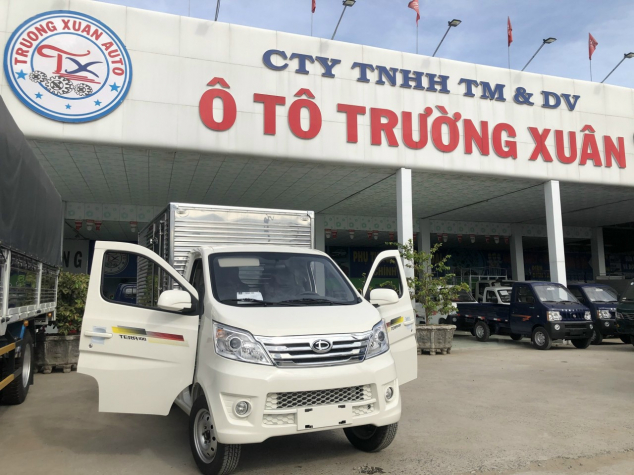 TERA 100 THÙNG KÍN CÓ CỬA HONG 900KG SẢN XUẤT 2023